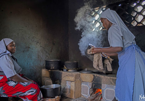 Suore in cucina a Kabale